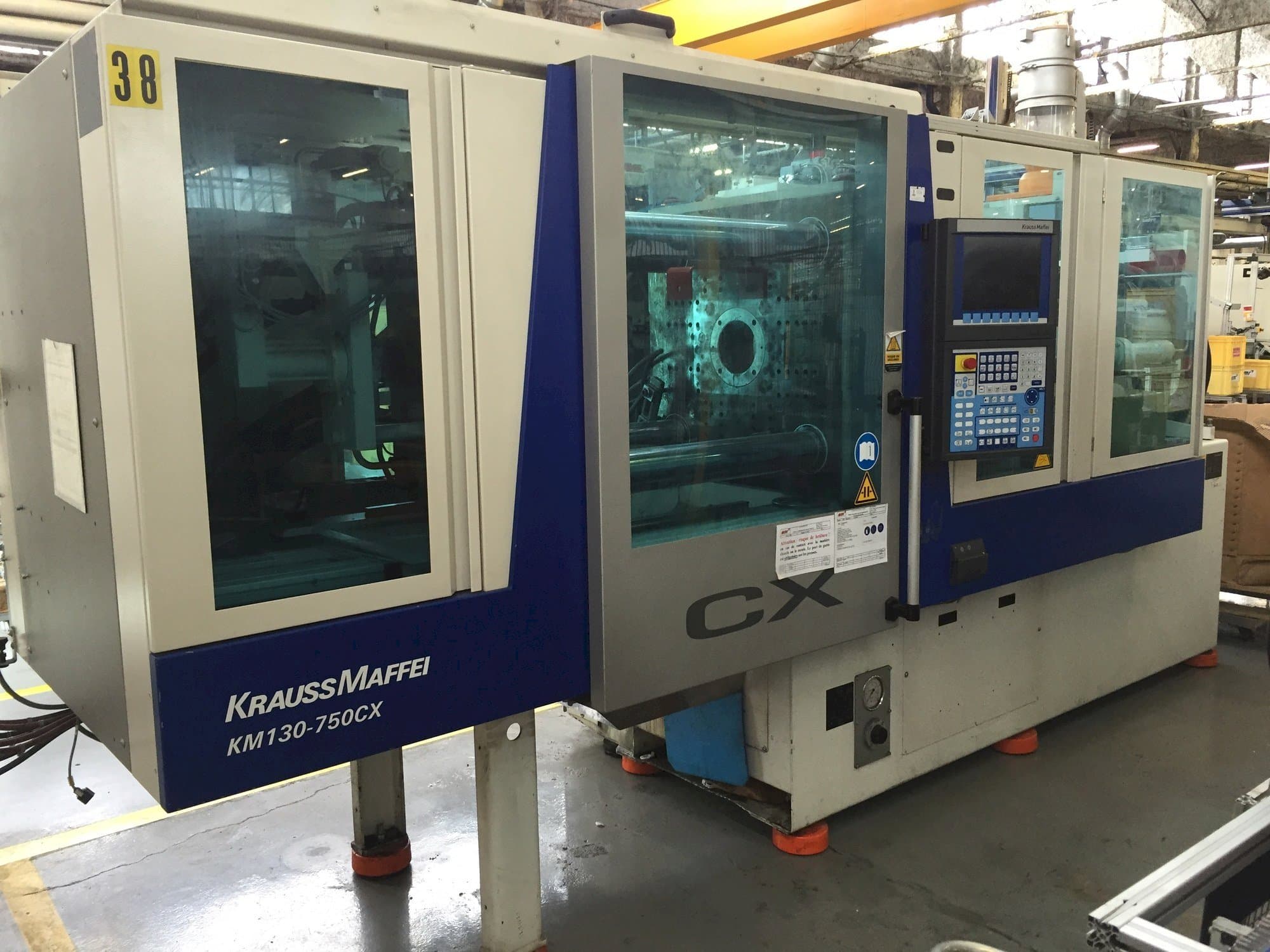 Prikaz  stroja Krauss Maffei 130-750 CX  sprijeda