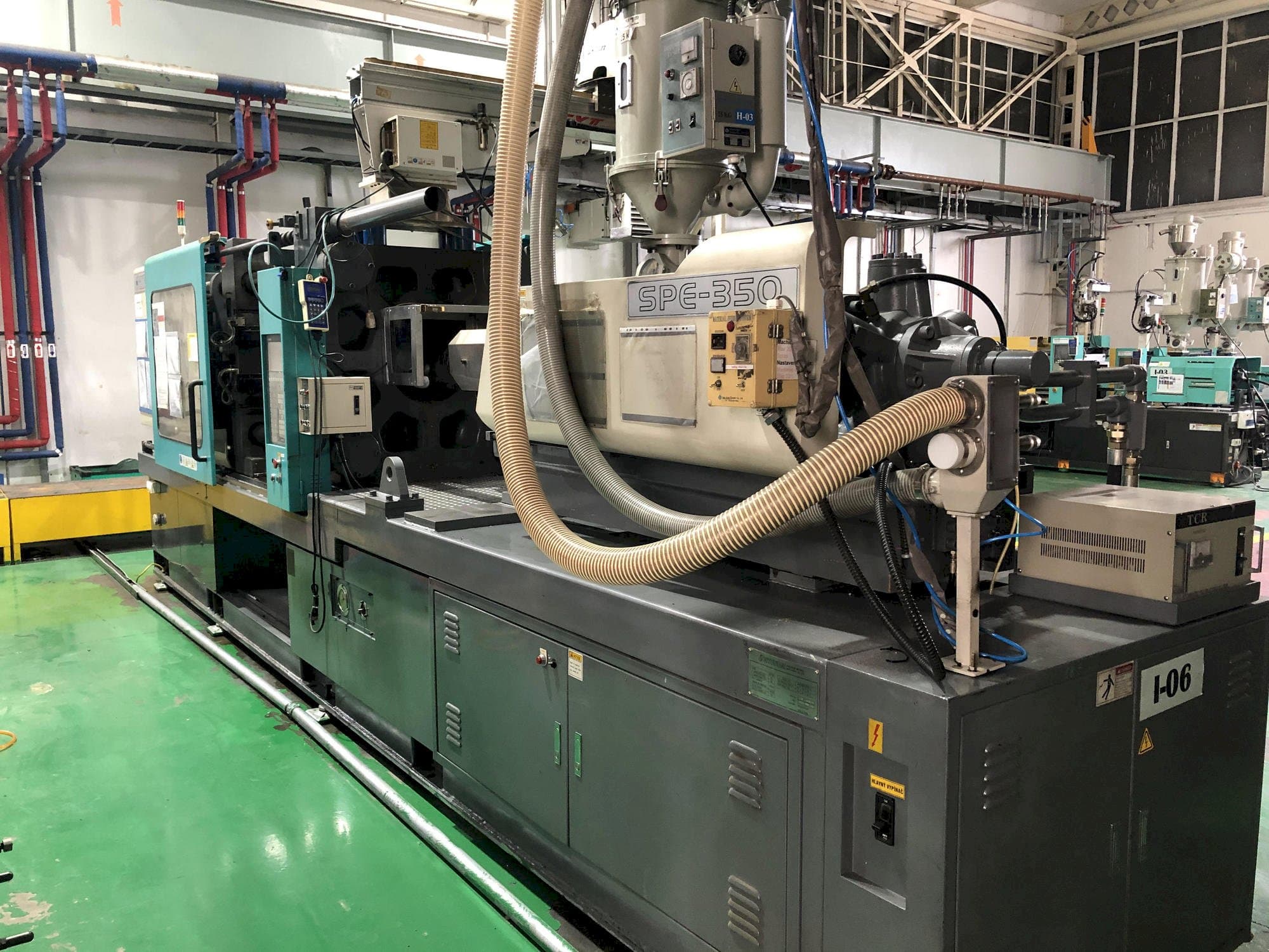 Prikaz  stroja Hyundai SPE-350  sprijeda