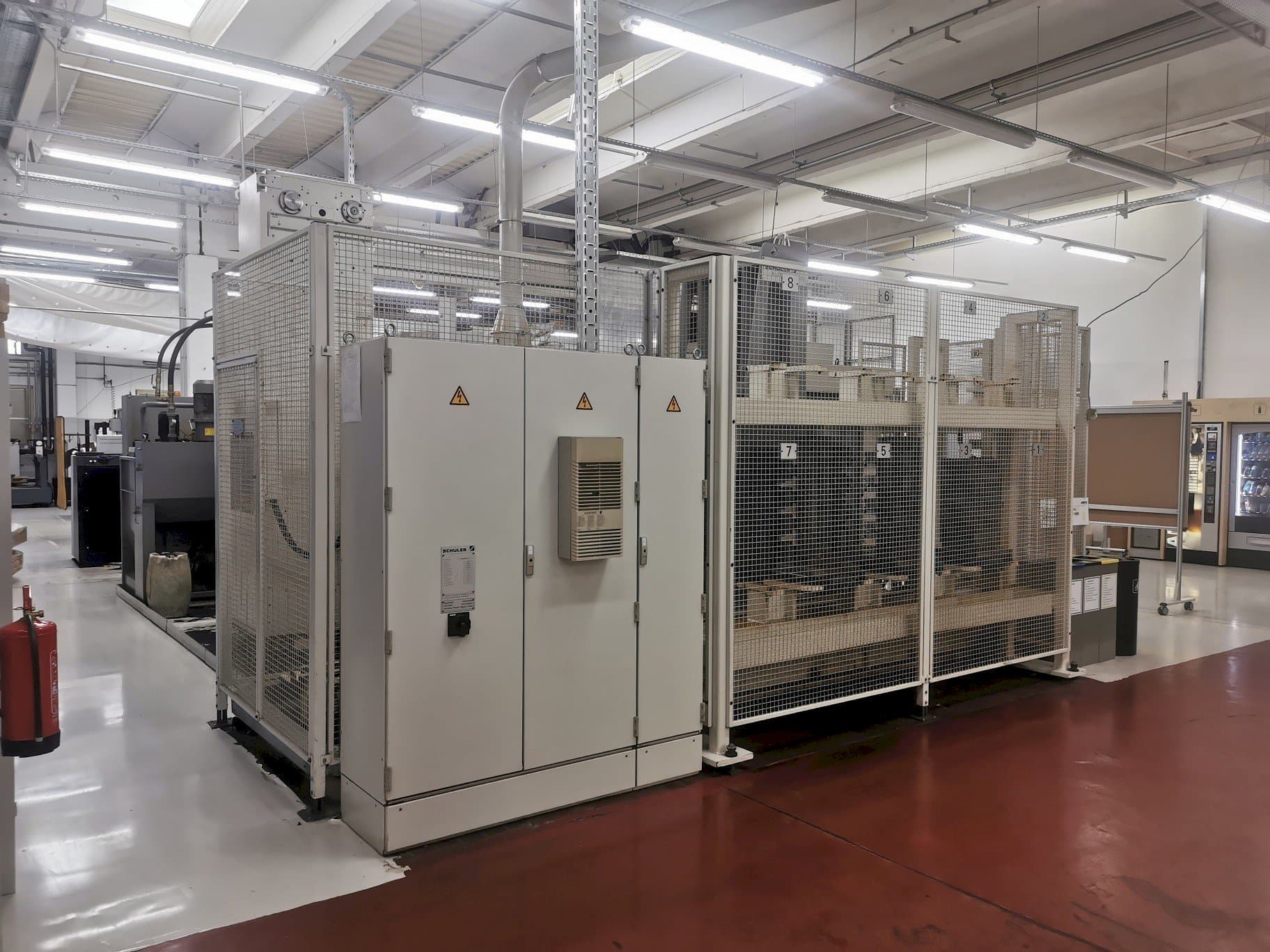 Prikaz  stroja HELLER MC 16  sprijeda