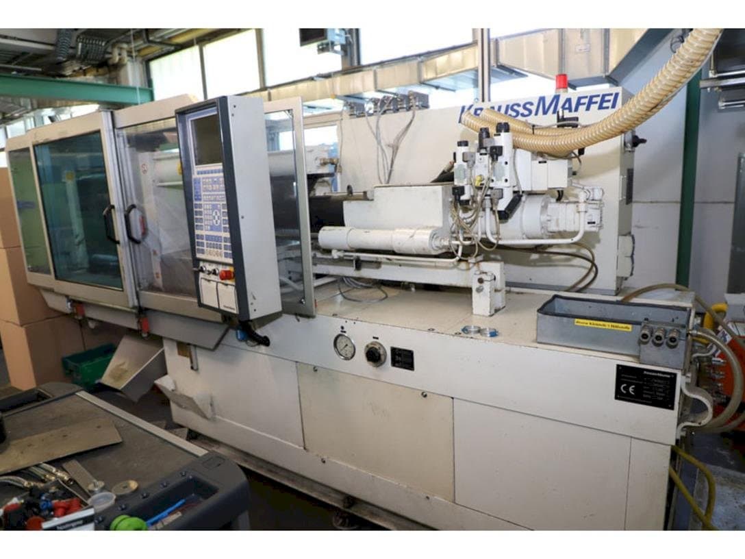 Prikaz desne strane  stroja Krauss Maffei 65-220 C1