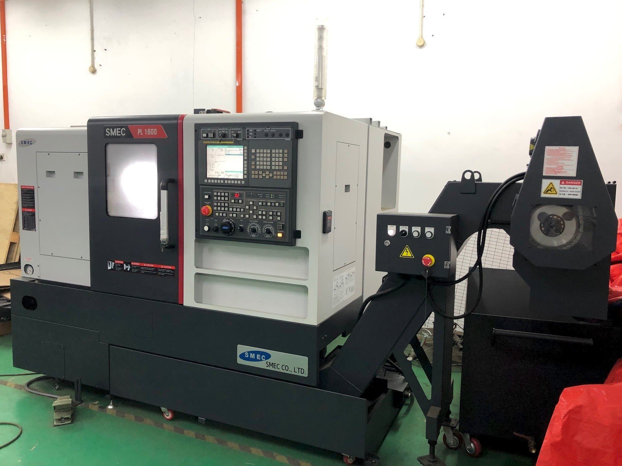 Prikaz  stroja SMEC PL1600  sprijeda