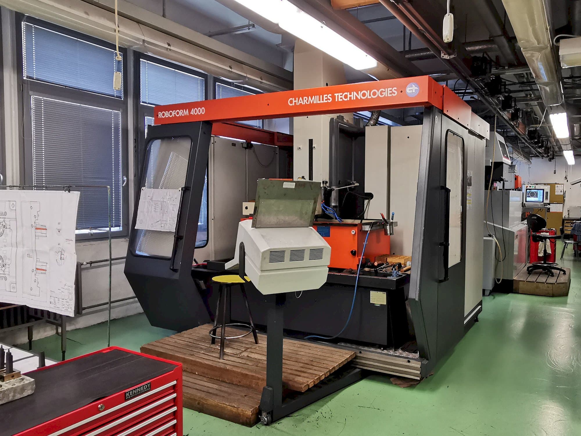 Prikaz  stroja CHARMILLES Roboform 4000  sprijeda