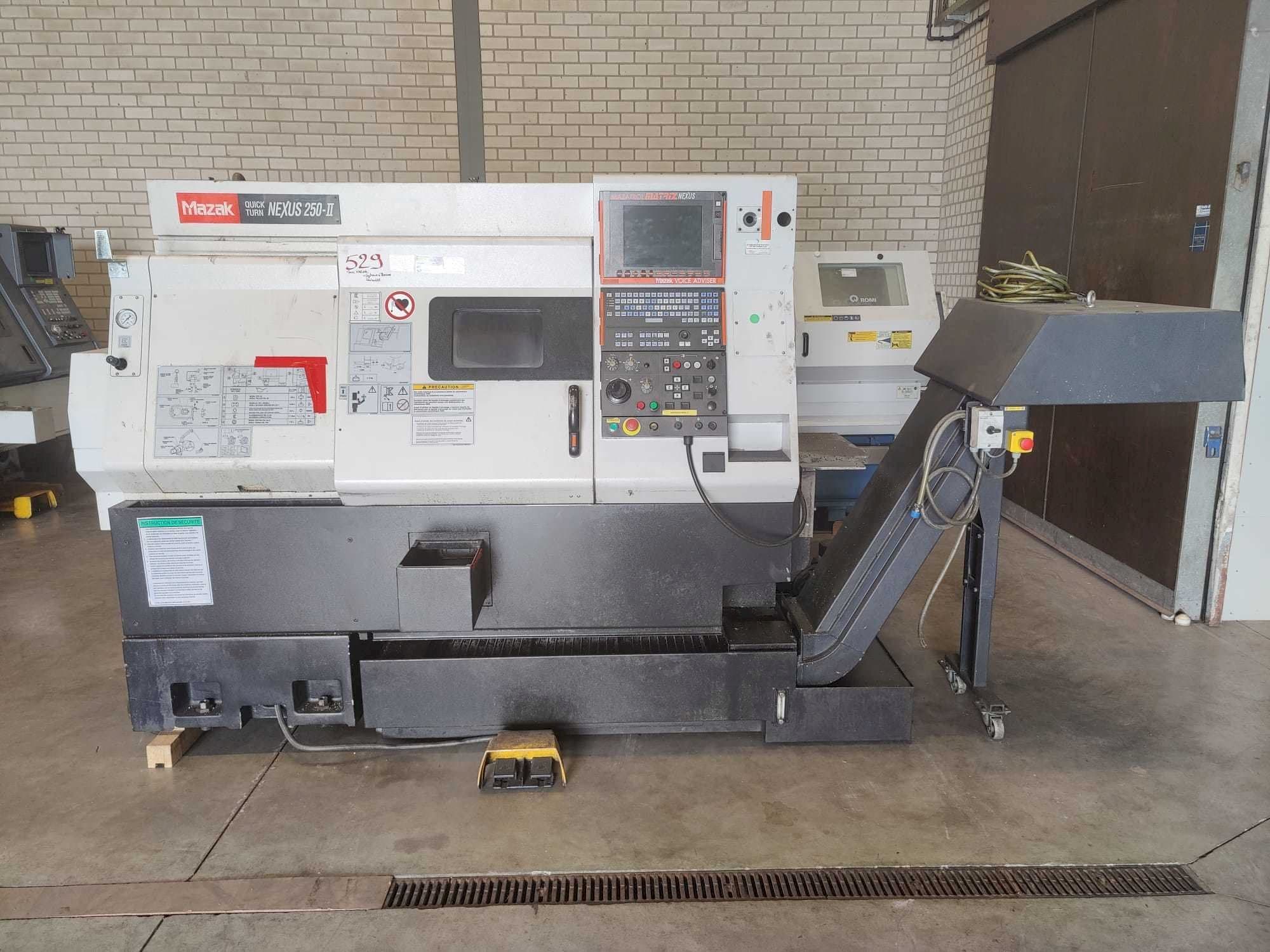 Prikaz  stroja Mazak Quick Turn Nexus 250-II  sprijeda