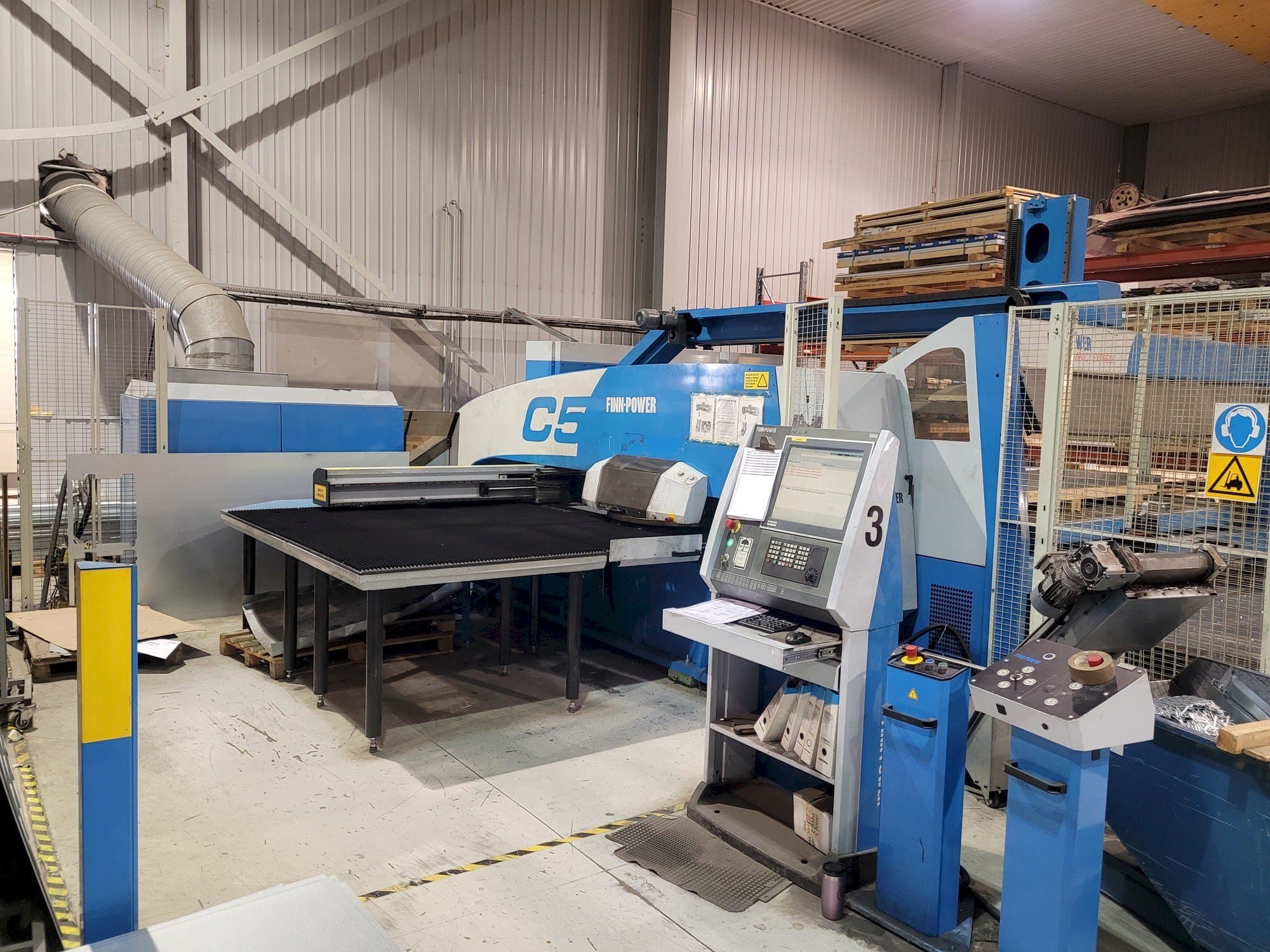 Prikaz  stroja Finn-Power C5 12 43 with Compact Express  sprijeda