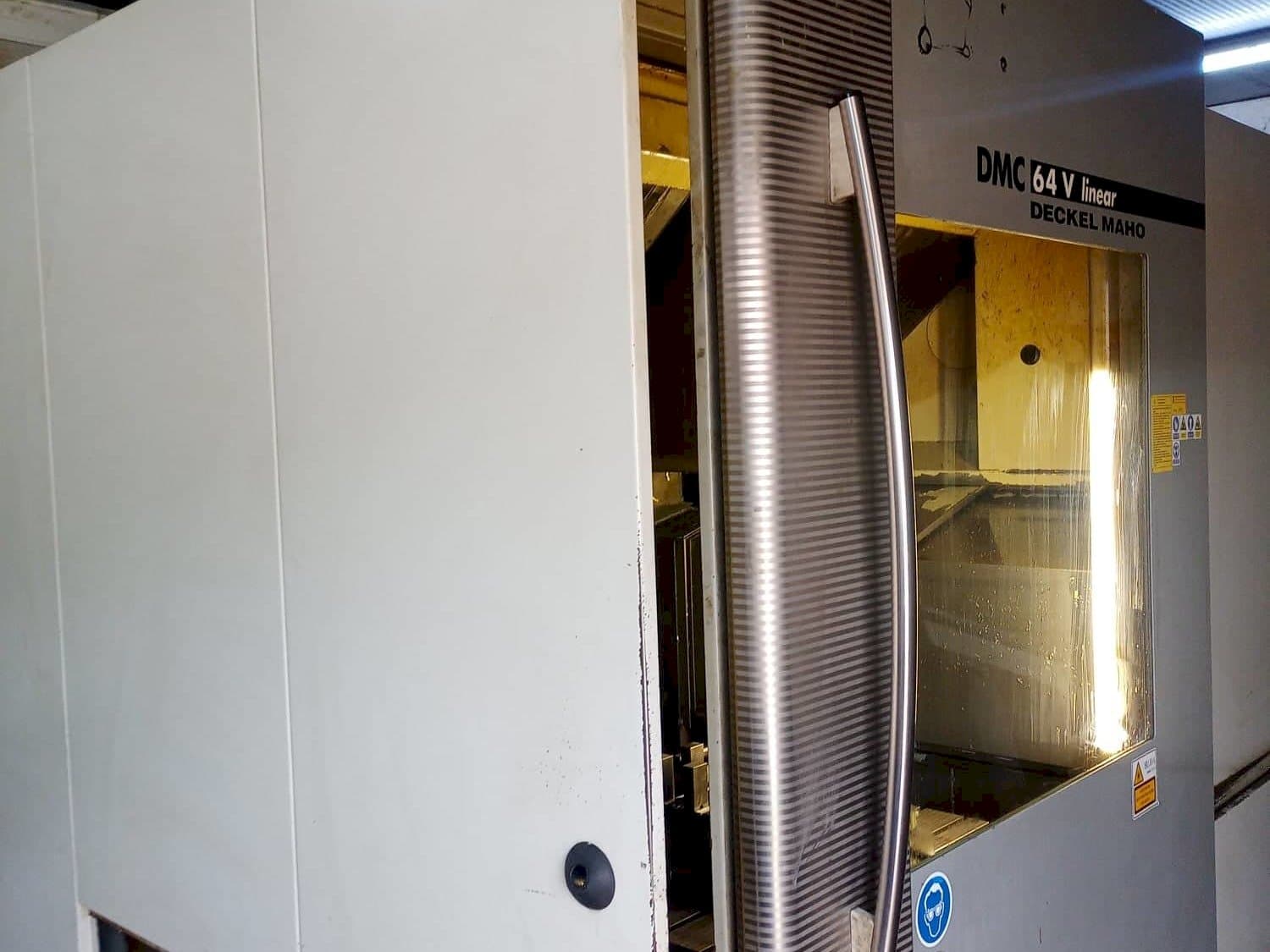 Prikaz  stroja DECKEL MAHO 64v Linear  sprijeda