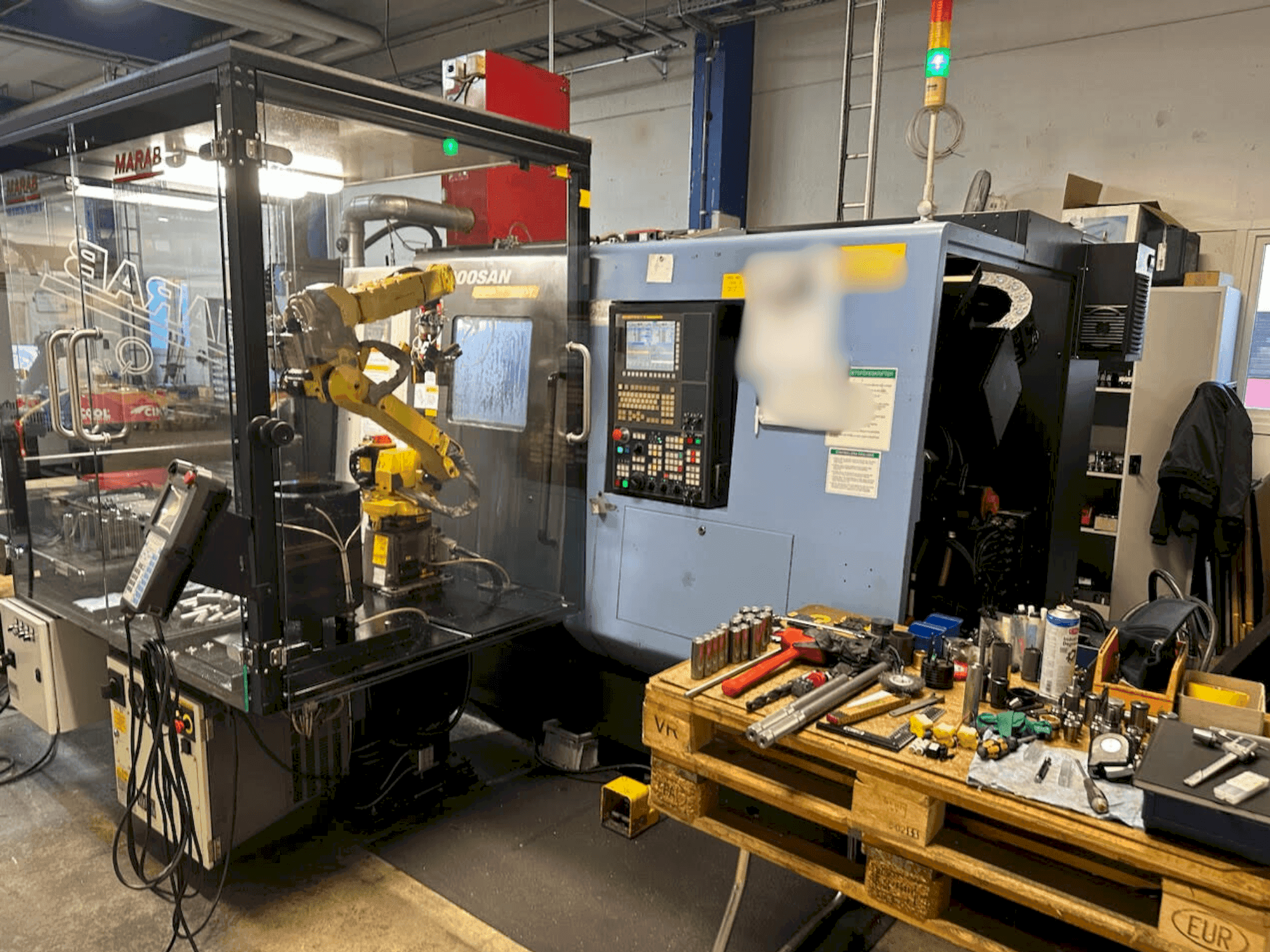 Prikaz  stroja DOOSAN PUMA TT 1800 SY  sprijeda