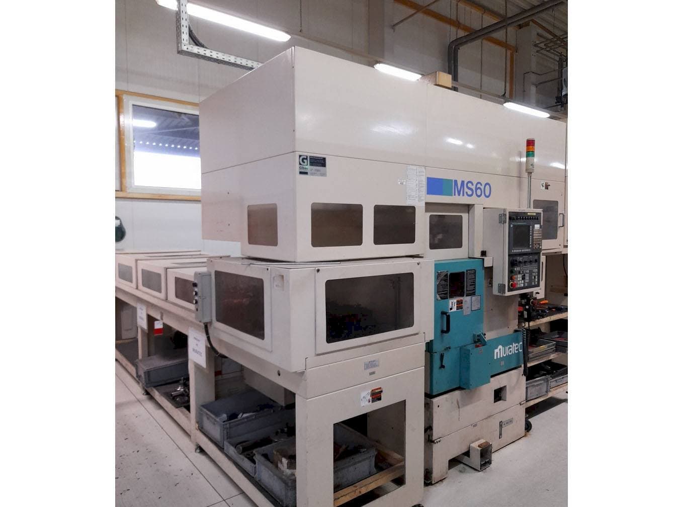 Prikaz  stroja Muratec MS60  sprijeda