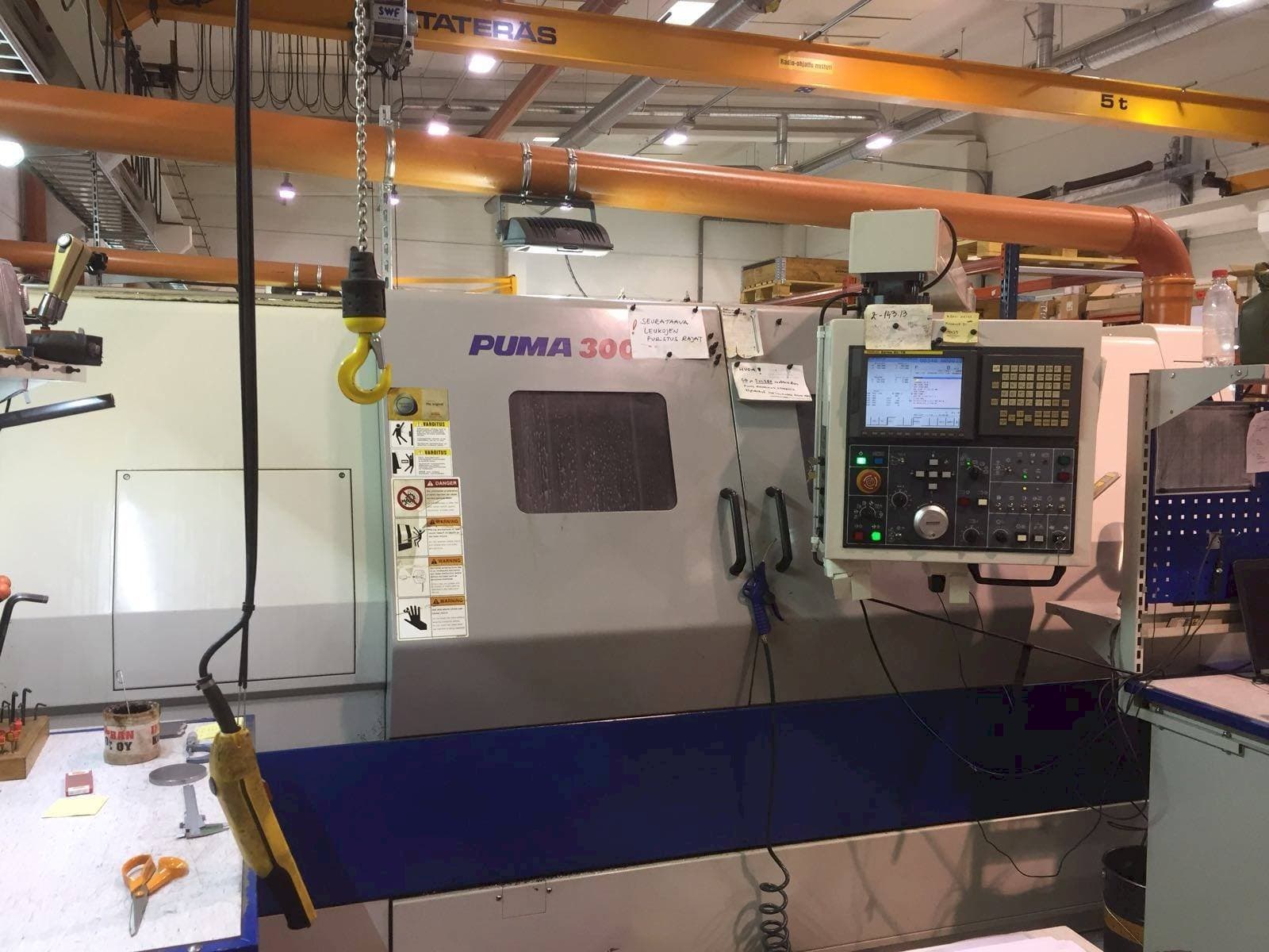 Prikaz  stroja Doosan Puma 300LC  sprijeda