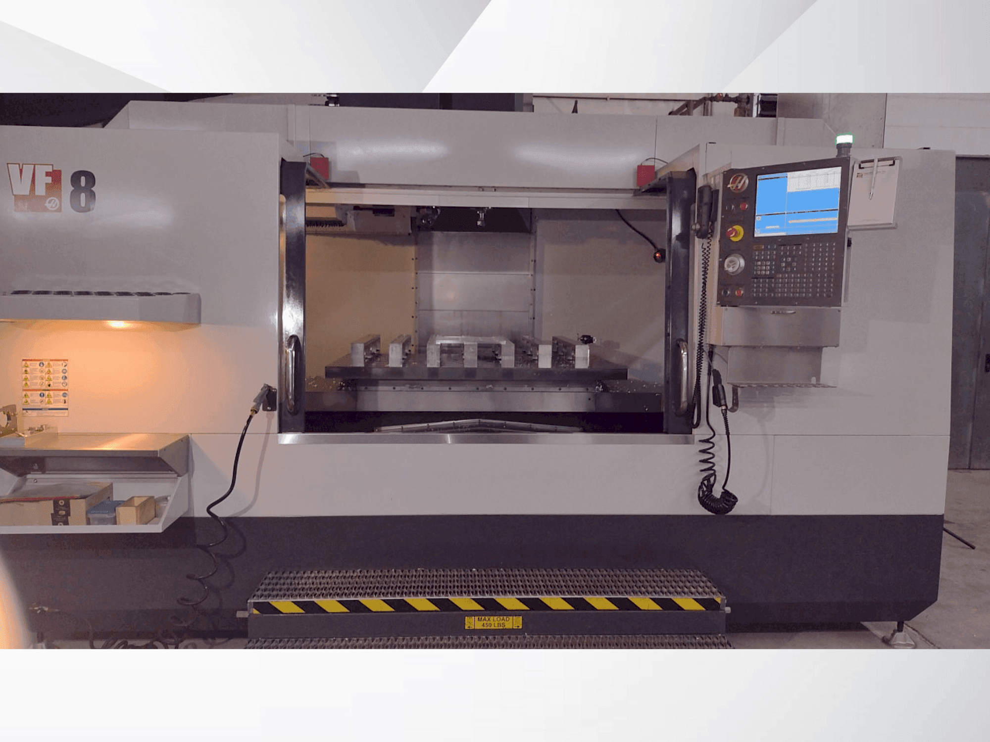 Prikaz  stroja HAAS VF-8/40  sprijeda