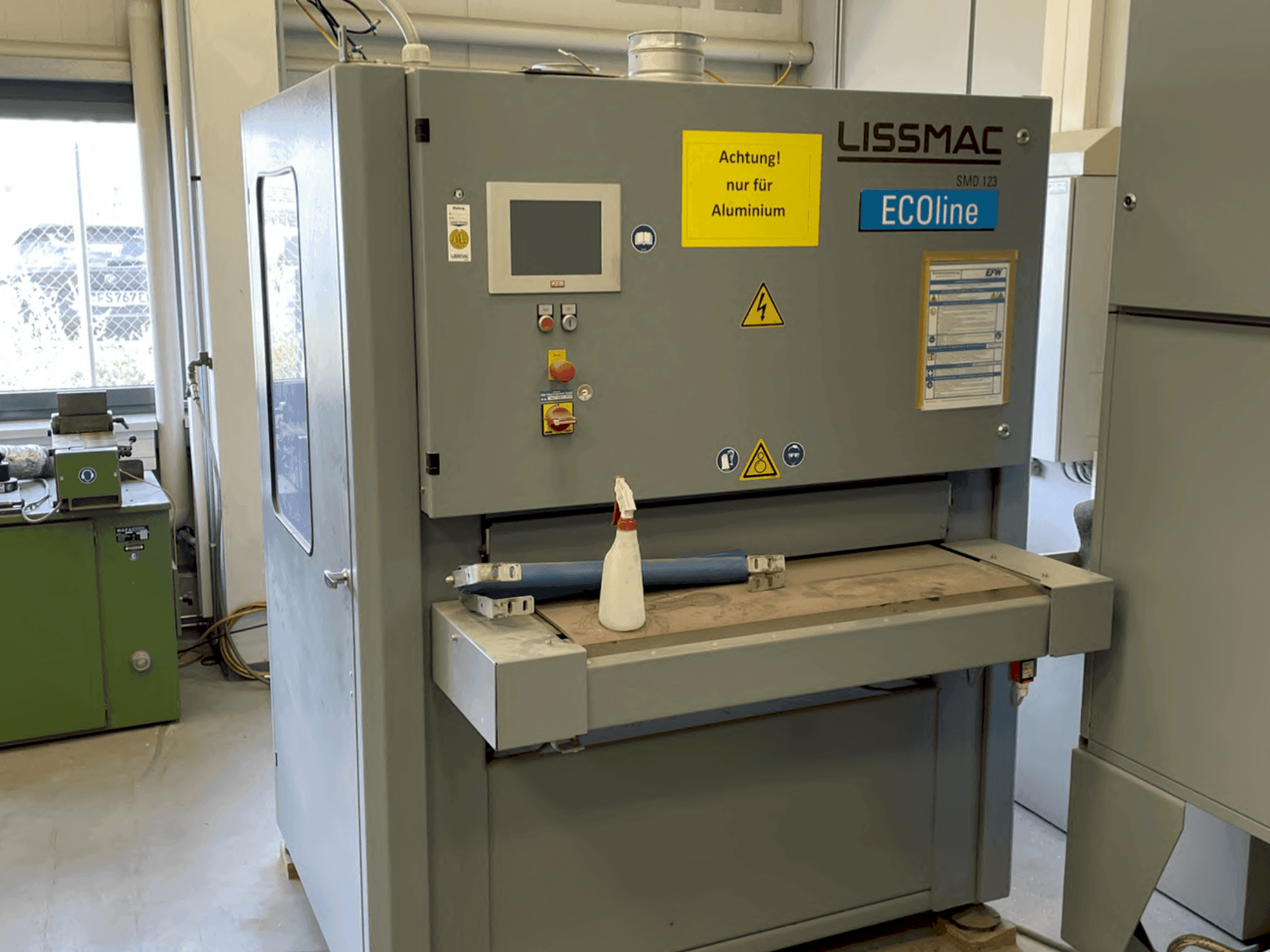 Prikaz  stroja LISSMAC SMD 123 RE  sprijeda