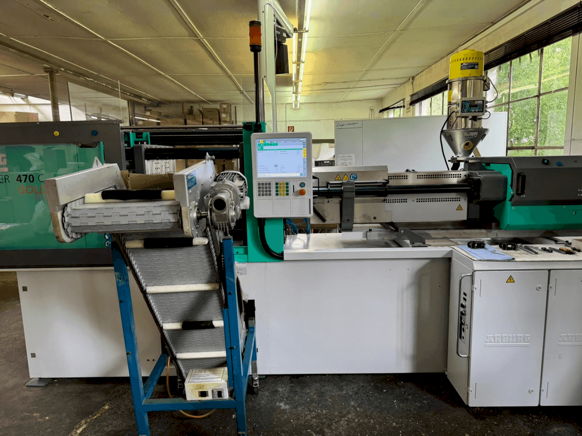 Prikaz  stroja Arburg 470 C 1500-800  sprijeda