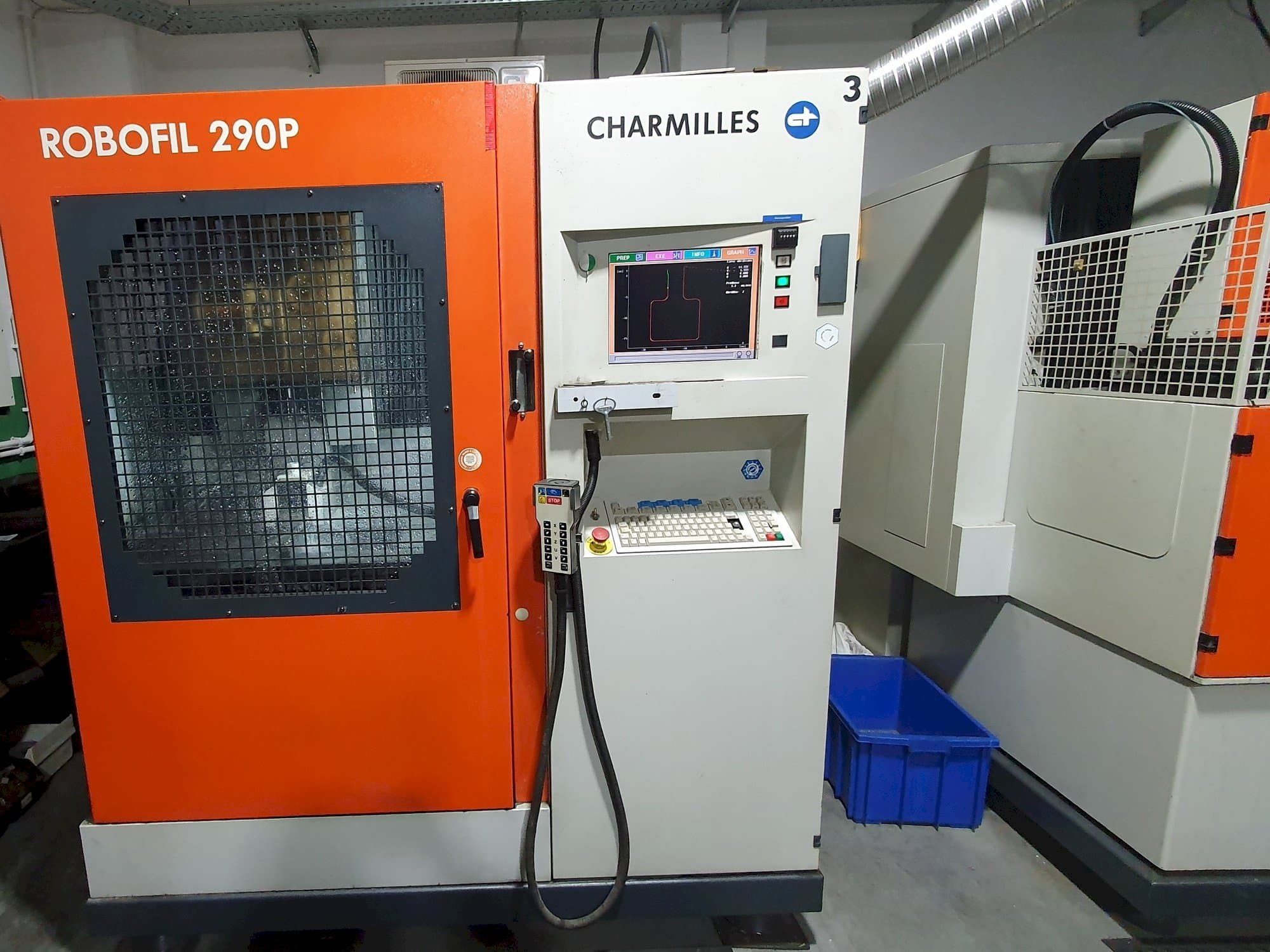 Prikaz  stroja CHARMILLES Robofil 290P  sprijeda