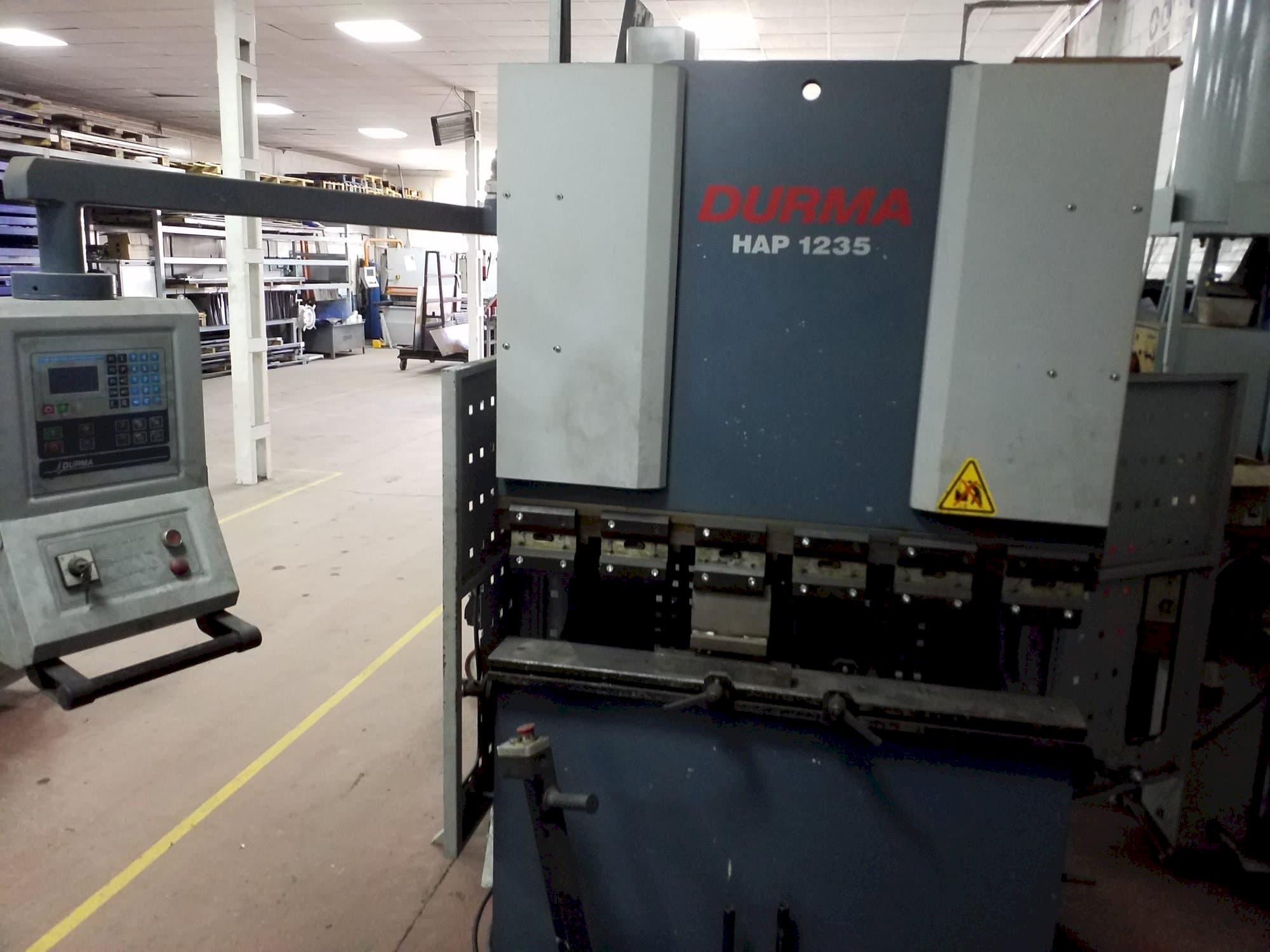 Prikaz  stroja Durma HAP-1235  sprijeda