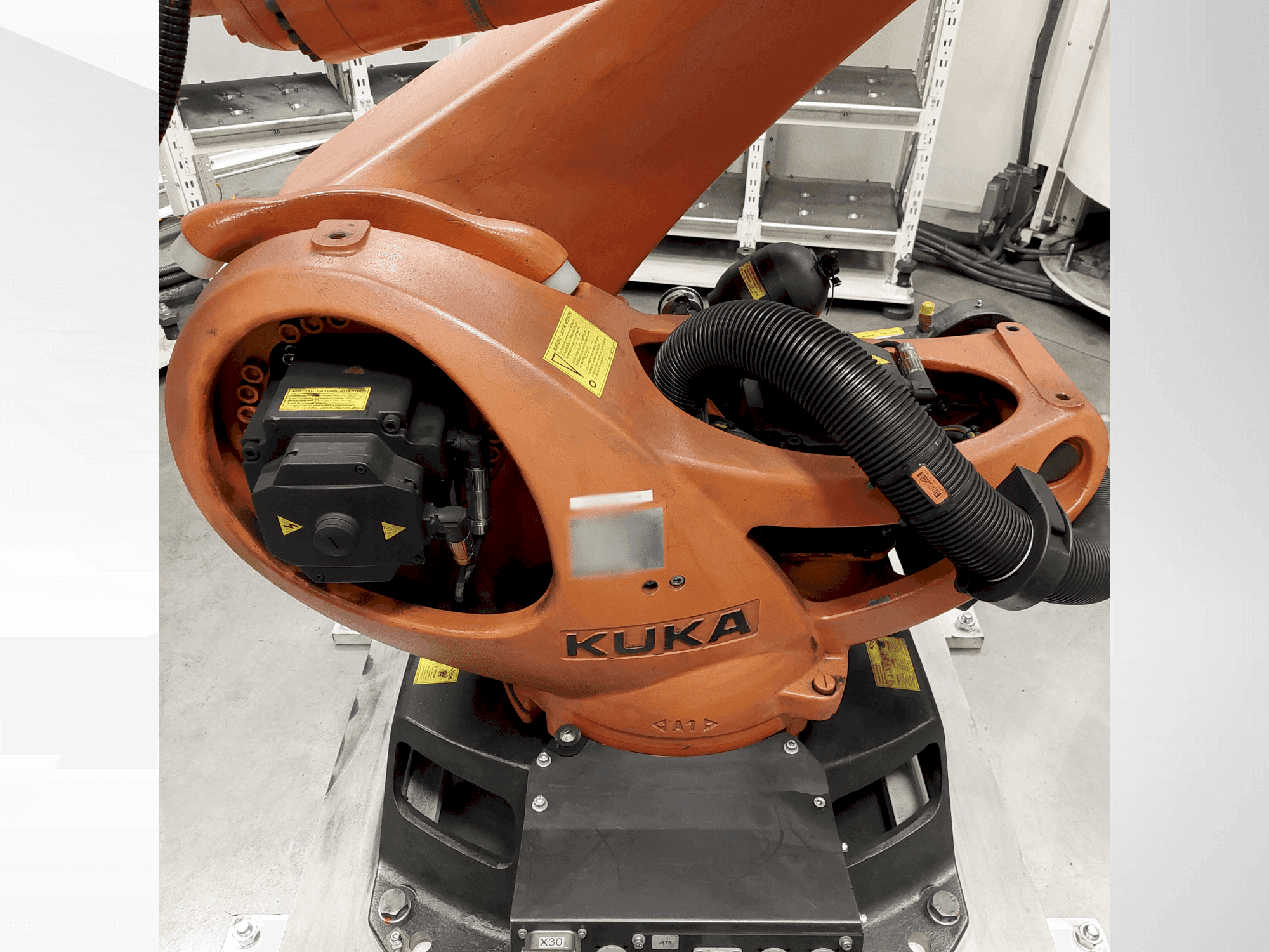 Prikaz  stroja KUKA KR 90 R2700 pro  sprijeda