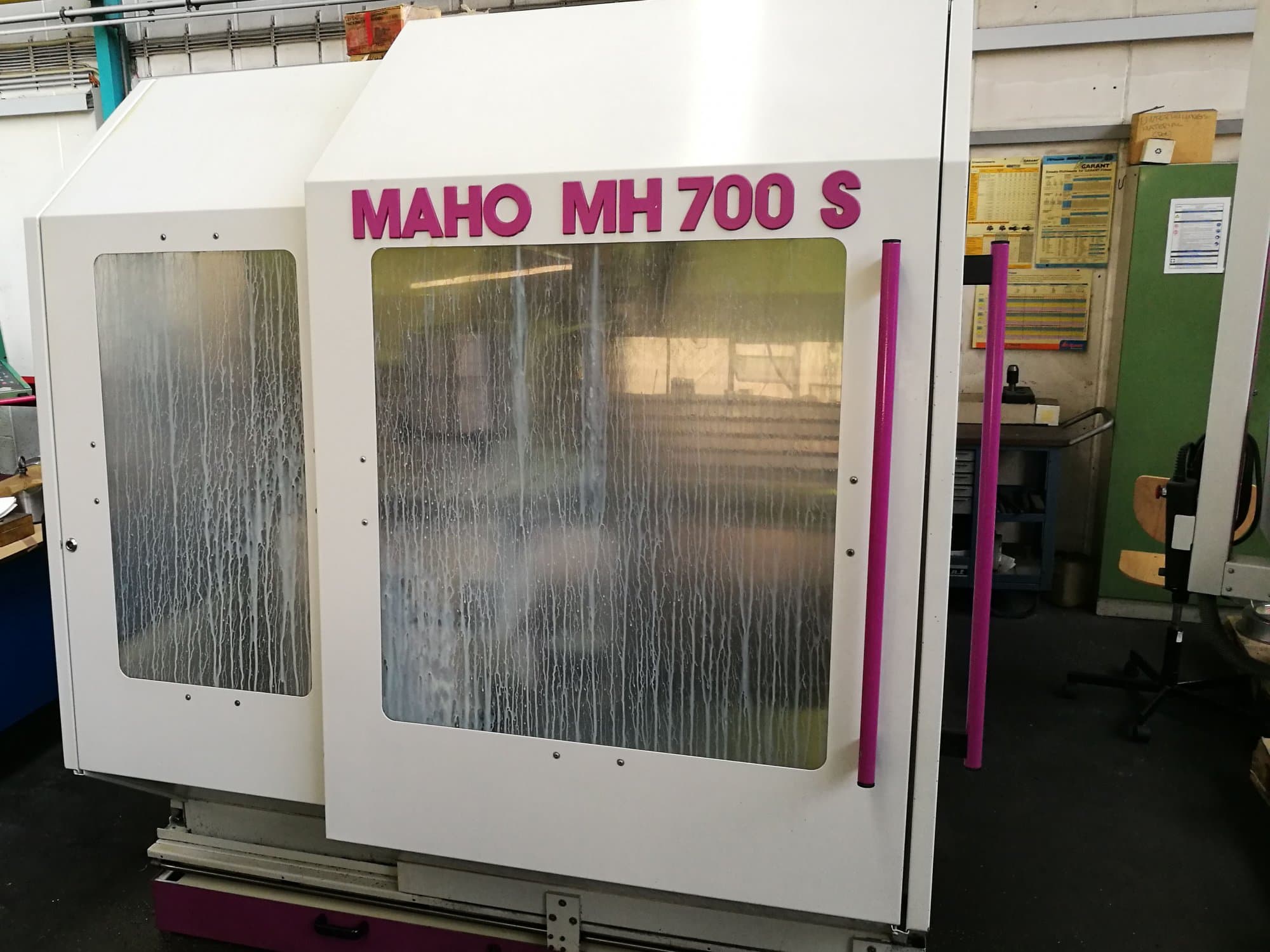 Prikaz  stroja Maho MH 700 S sprijeda