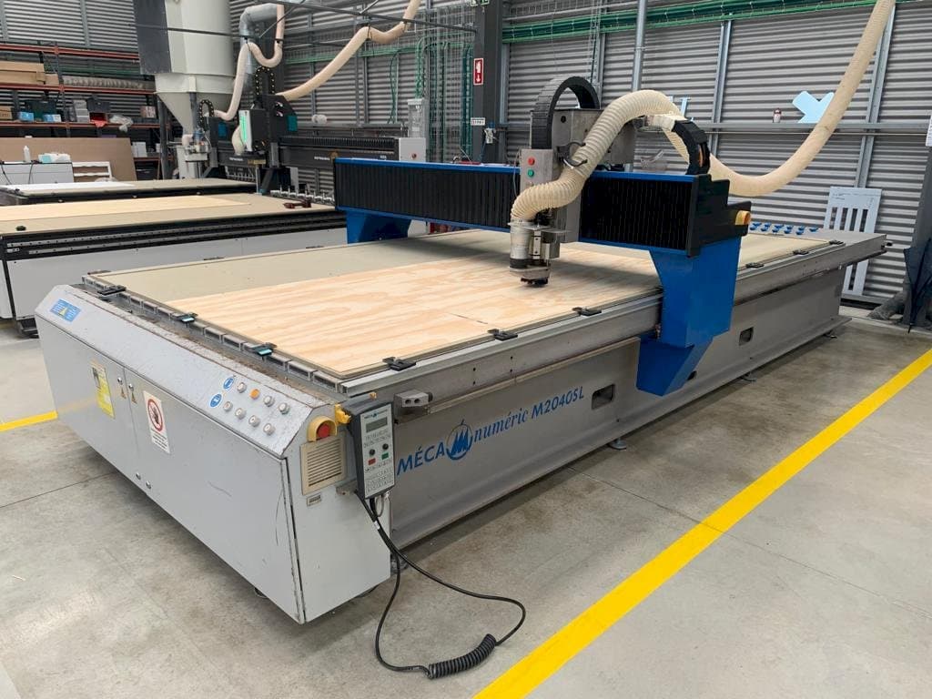 Prikaz  stroja MECANUMERIC M2040  sprijeda