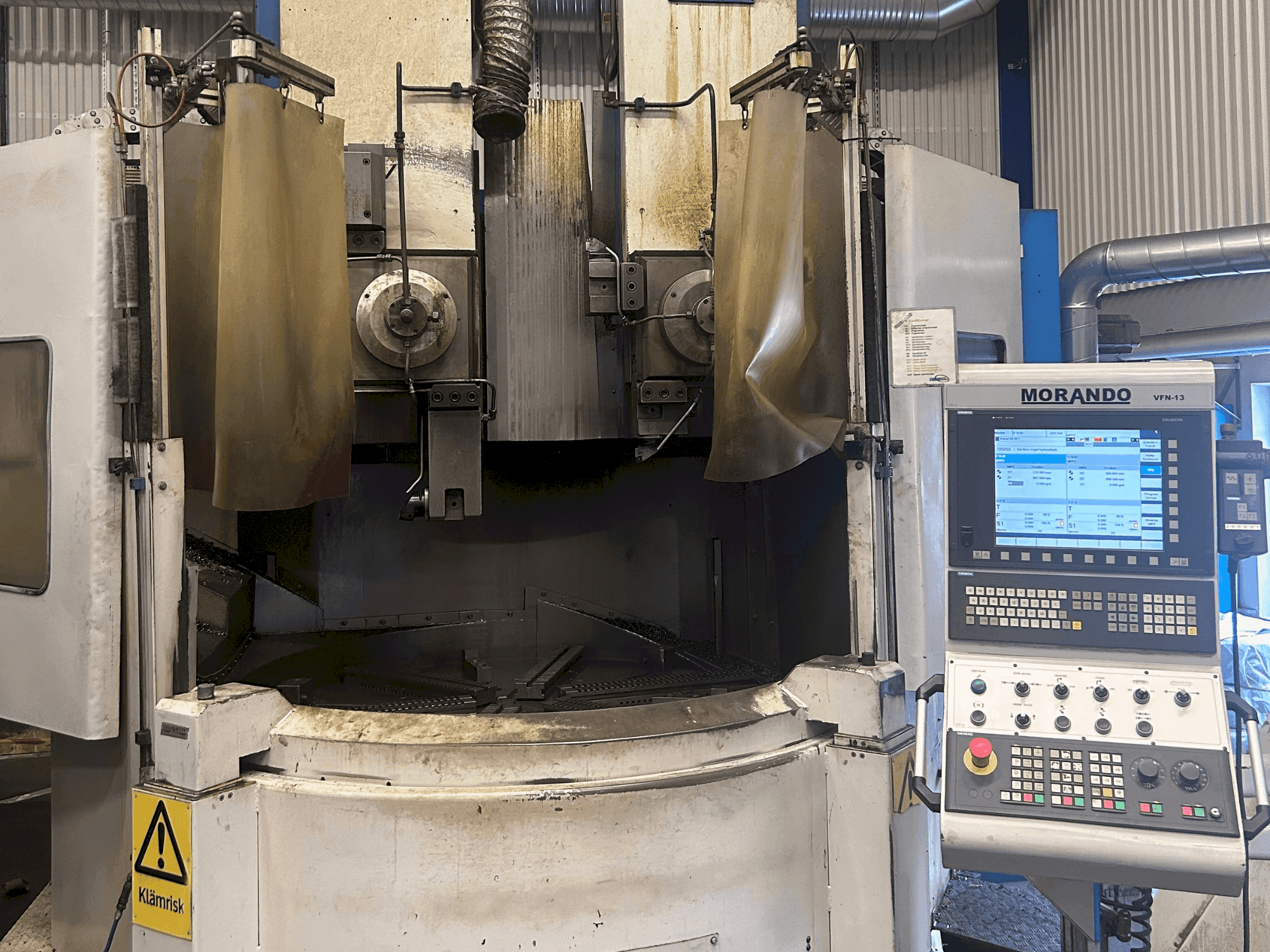 Prikaz  stroja MORANDO VFN13  sprijeda