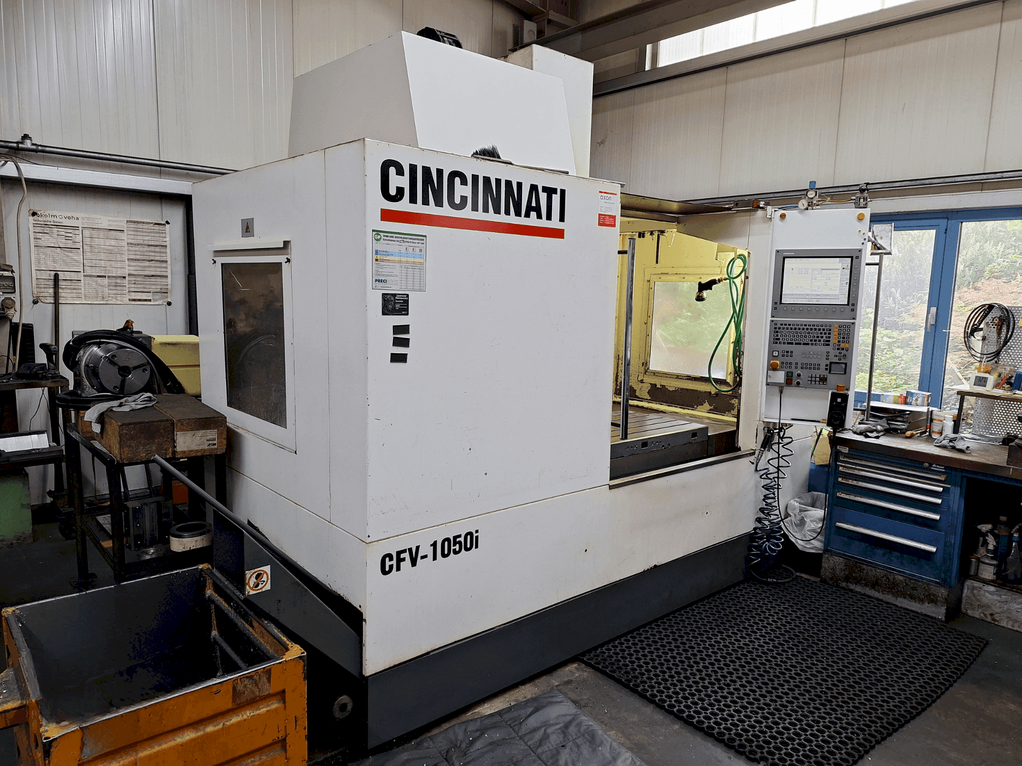 Prikaz  stroja Cincinnati CFV-1050i  sprijeda