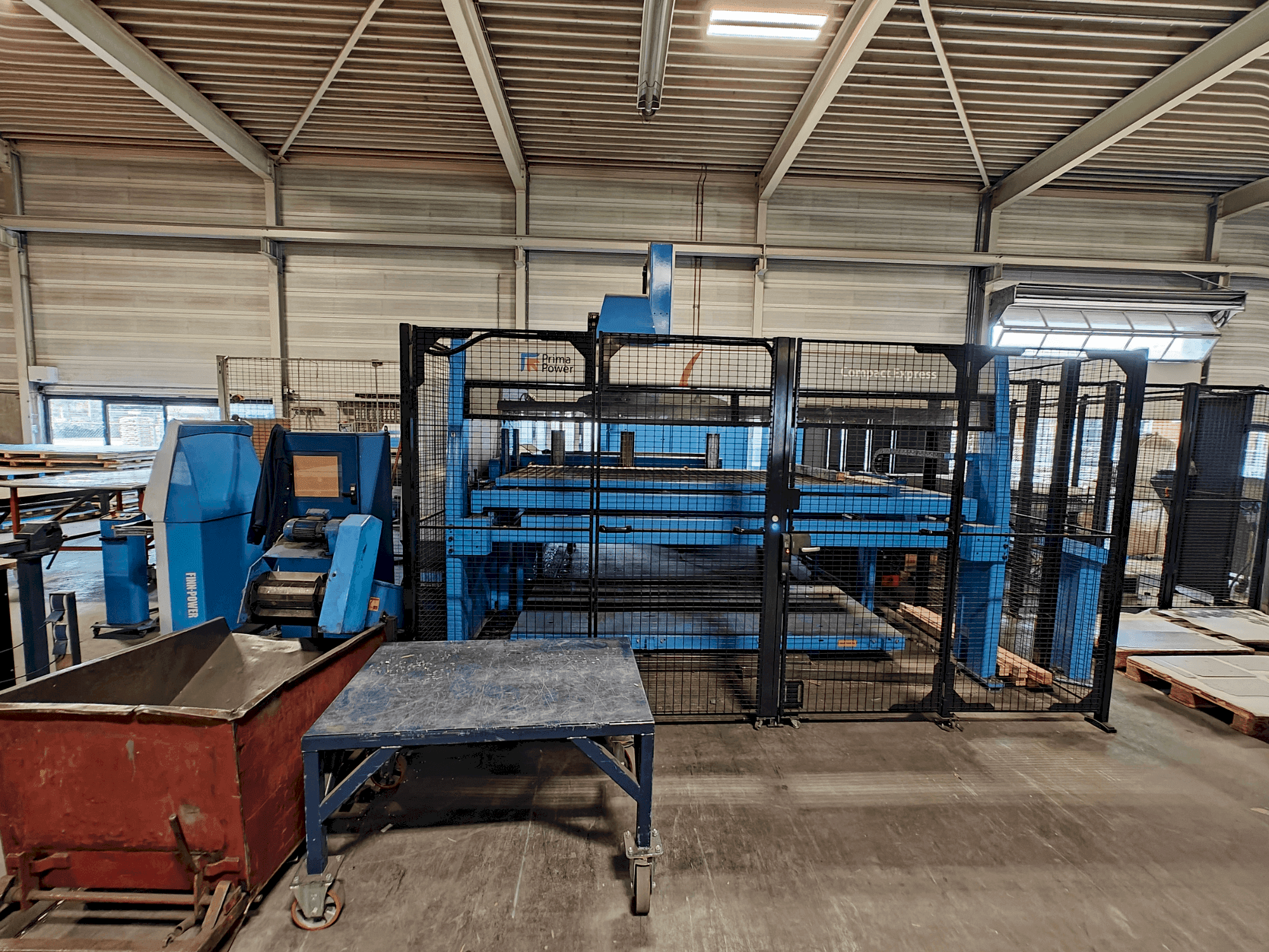 Prikaz  stroja Finn-Power C6 + Compact Express  sprijeda