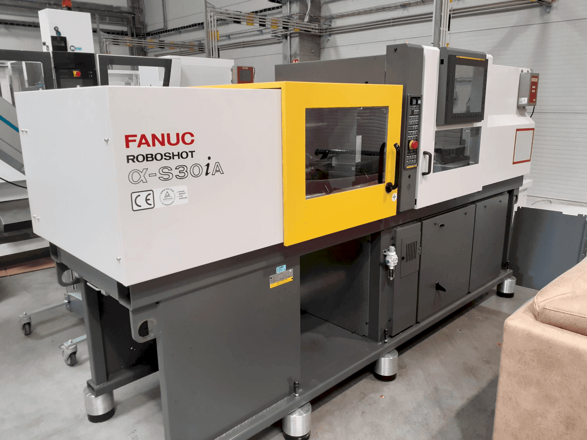 Prikaz  stroja FANUC ROBOSHOT α-S 30iA  sprijeda