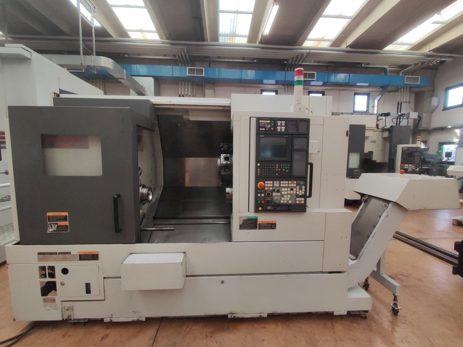 Prikaz  stroja MORI SEIKI NL2500/700 SMC  sprijeda