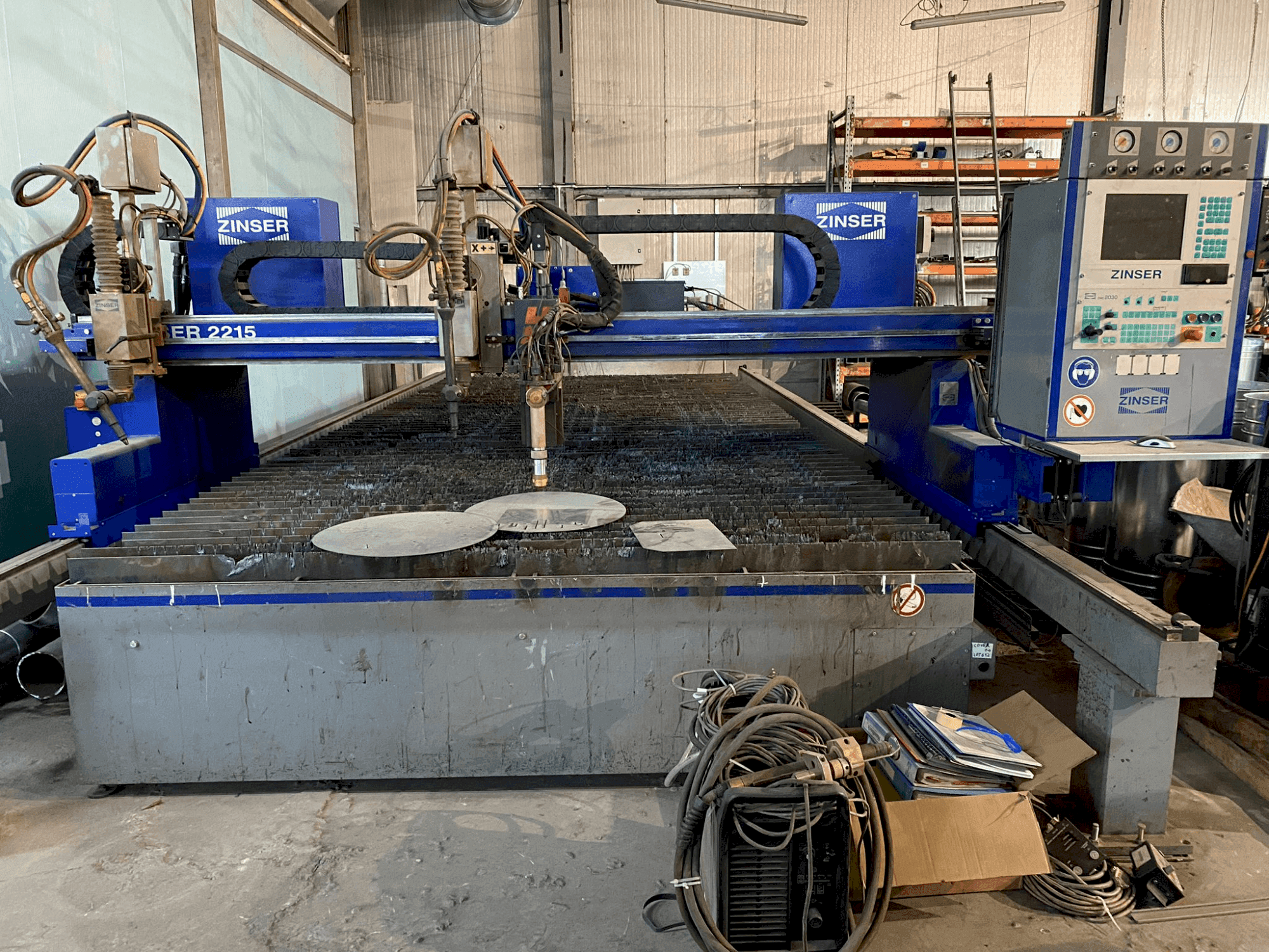 Prikaz  stroja ZINSER 2215  sprijeda