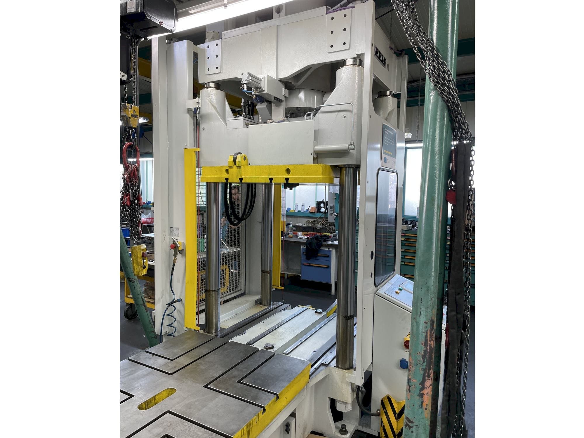 Prikaz  stroja Reis TUS 100  sprijeda