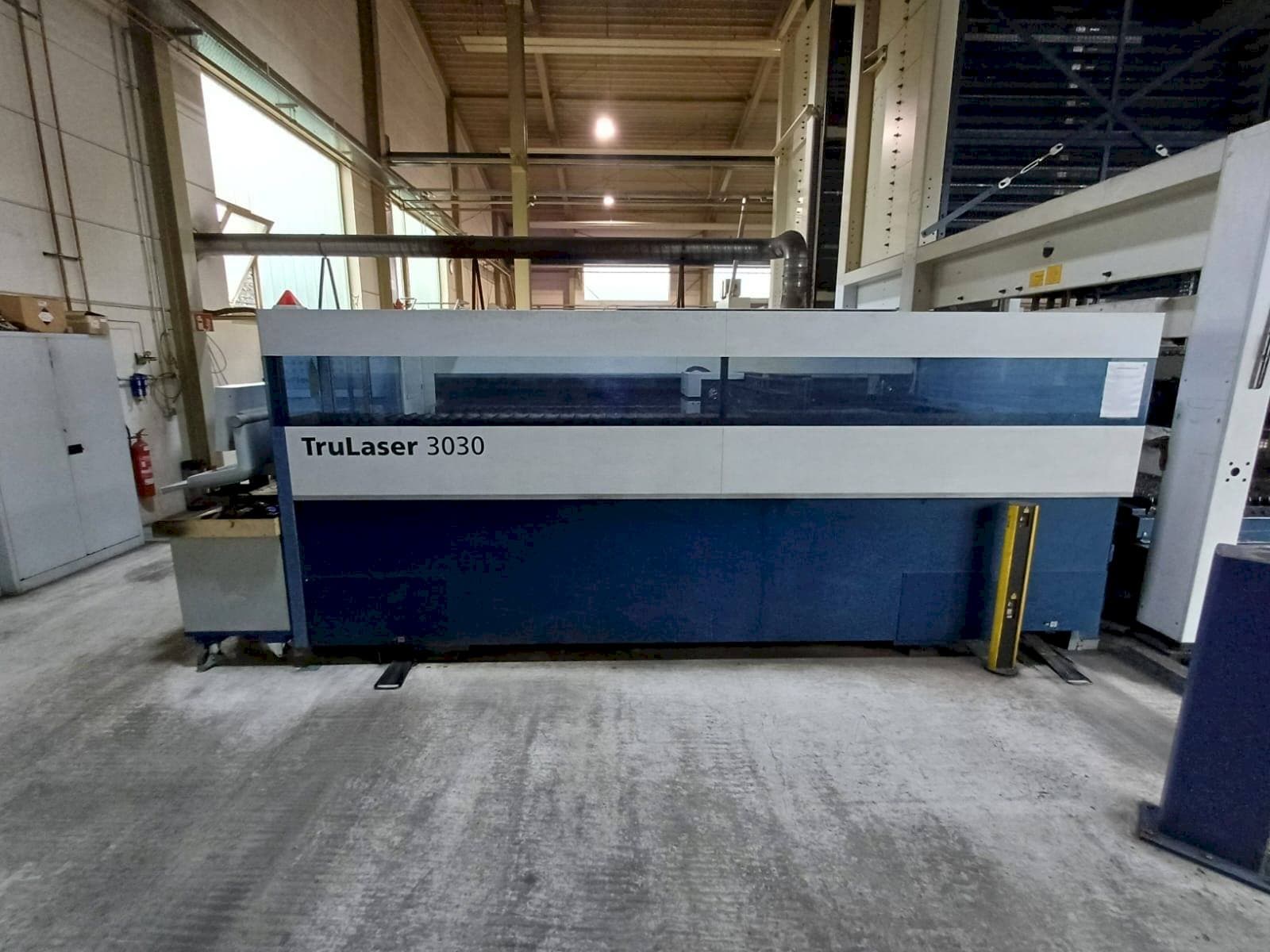Prikaz  stroja TRUMPF TruLaser 3030  sprijeda