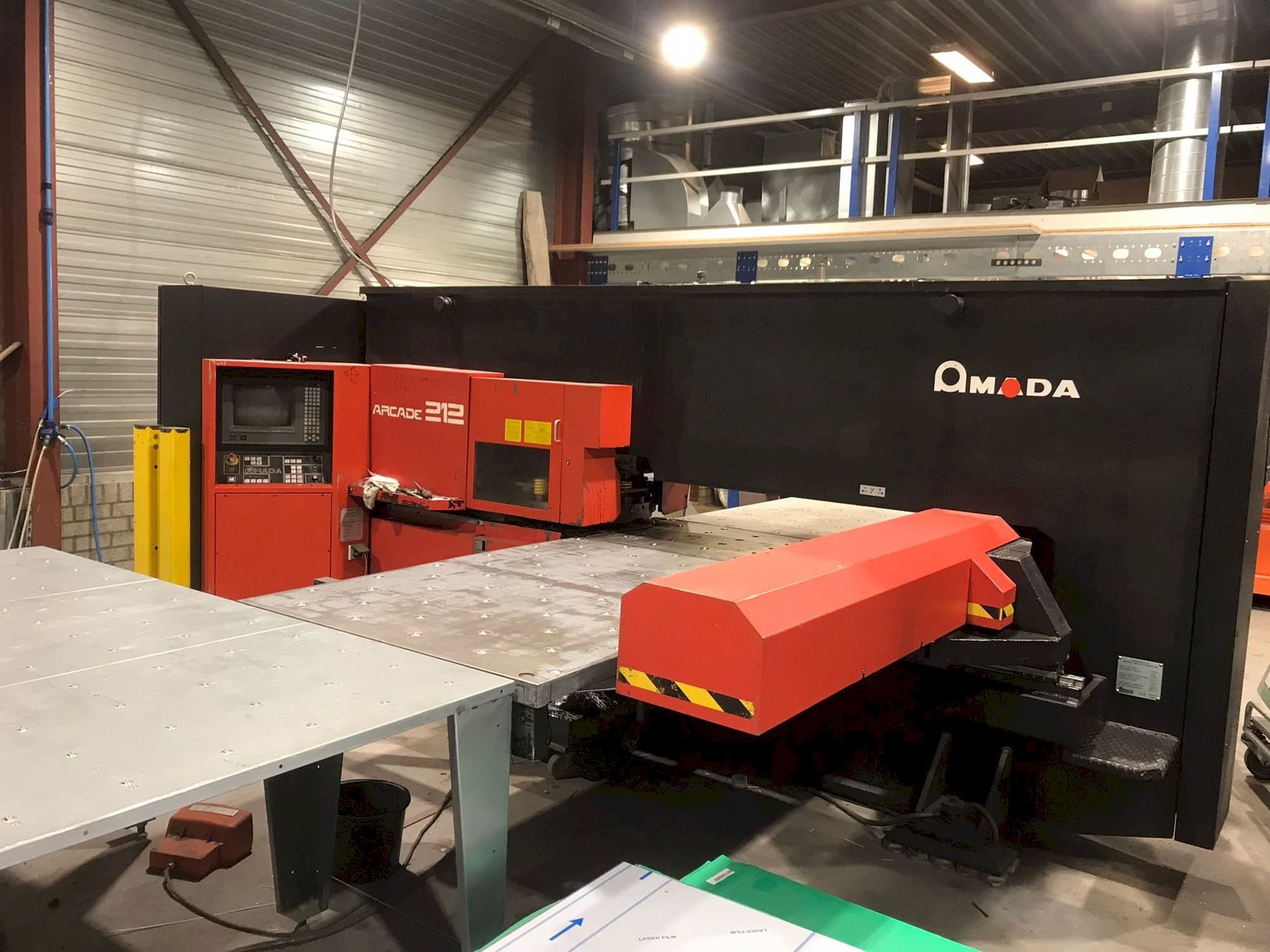 Prikaz  stroja AMADA Arcade 212  sprijeda