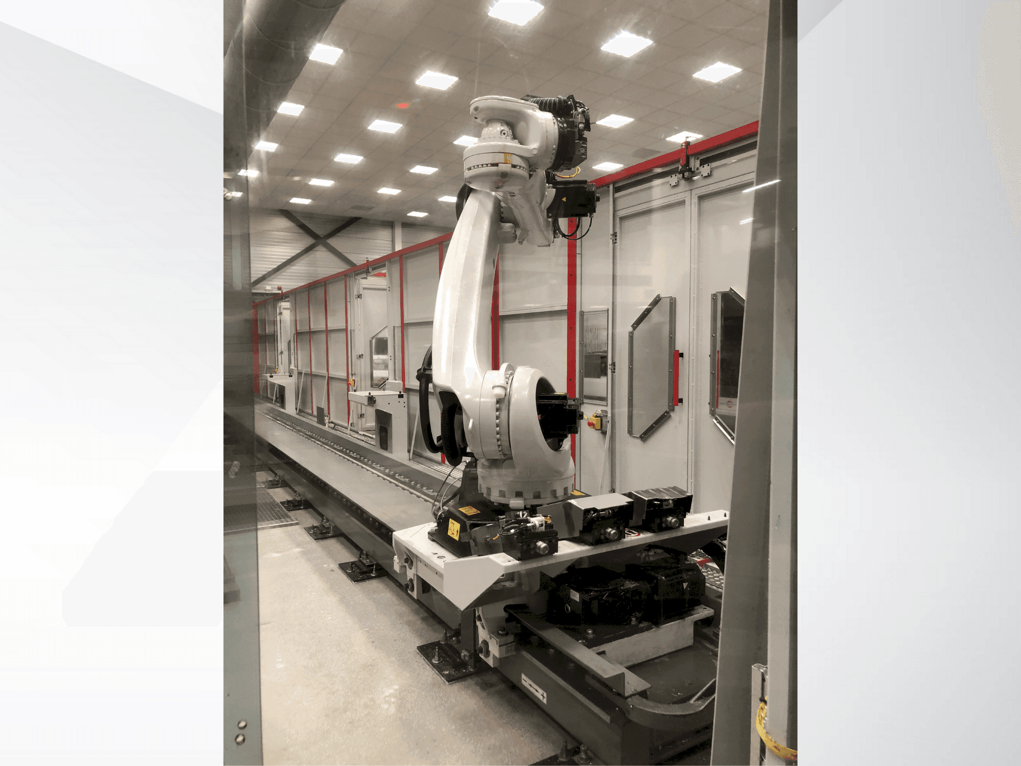 Prikaz  stroja HERMLE Cell  sprijeda