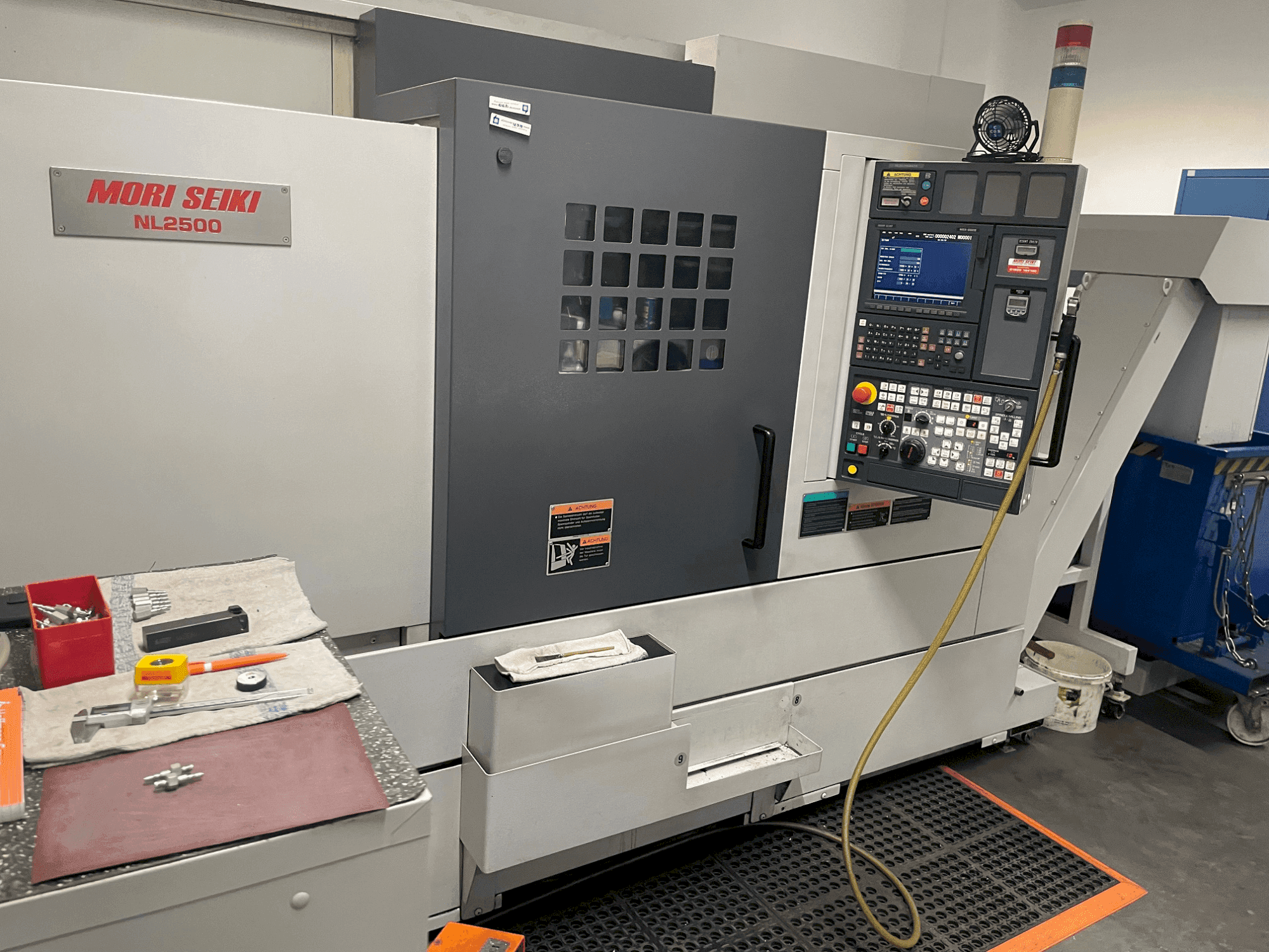 Prikaz  stroja MORI SEIKI NL2500Y/700  sprijeda