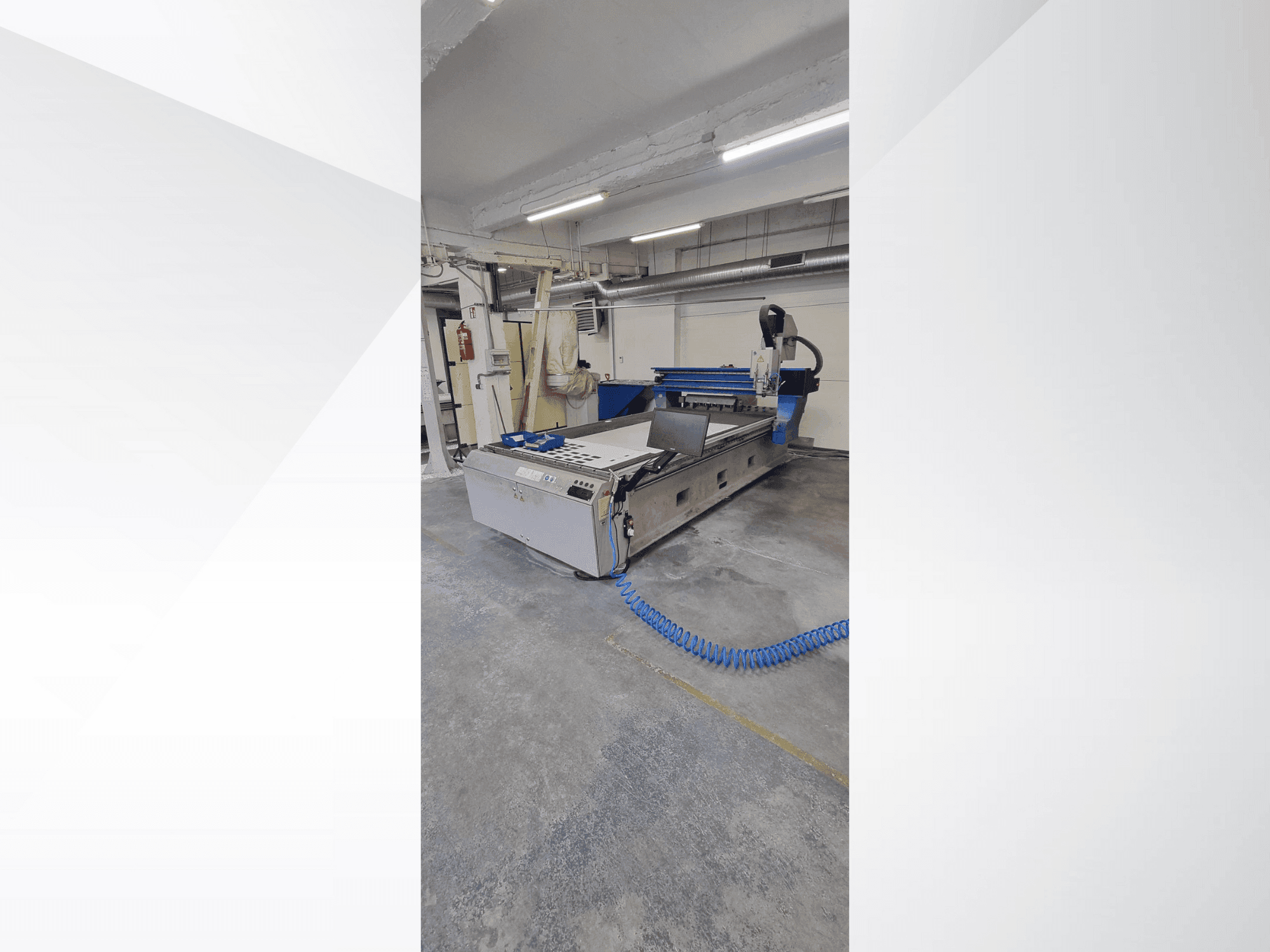 Prikaz  stroja MECANUMERIC Mecapro 3015  sprijeda