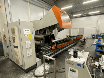 Prikaz  stroja Elumatec SBZ 150  sprijeda