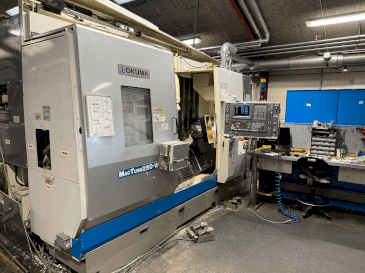 Prikaz  stroja Okuma MacTurn 250-W  sprijeda