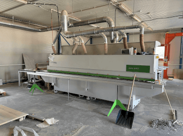 Prikaz  stroja BIESSE Jade 240  sprijeda