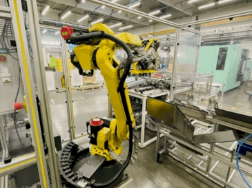 Prikaz  stroja FANUC M-20ia 35M  sprijeda