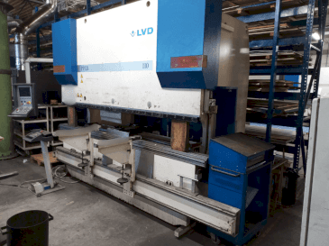 Prikaz  stroja LVD PPEB 110/30  sprijeda