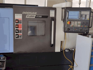 Prikaz  stroja DOOSAN Puma GT3100  sprijeda