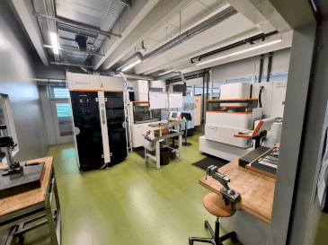 Prikaz  stroja AGIE AGIETRON INNOVATION 2  sprijeda
