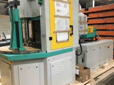 Prikaz  stroja Arburg ALLROUNDER 1200 t 1000 - 400  sprijeda