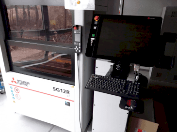 Prikaz  stroja Mitsubishi Electric SG12M  sprijeda