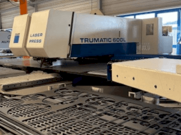 Prikaz  stroja TRUMPF Trumatic 600L  sprijeda
