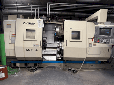 Prikaz  stroja Okuma LU2-M  sprijeda