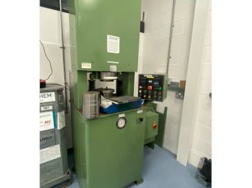 Prikaz  stroja Extrude Hone Vector Series  sprijeda