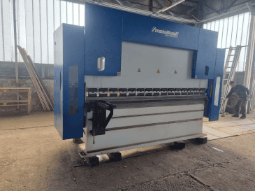 Prikaz  stroja Metallkraft  GBP 31175  sprijeda