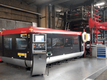 Prikaz  stroja AMADA LC-3015F1NT 4kW CO2  sprijeda