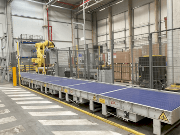 Prikaz  stroja FANUC M-2000iA/1700L  sprijeda