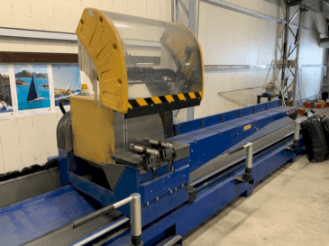 Prikaz  stroja SCHÜCO PDG e-Cut 600  sprijeda