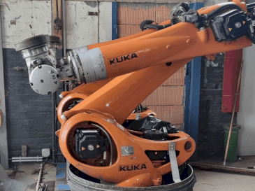 Prikaz  stroja KUKA KR 90 R3100 extra C-F-HP  sprijeda