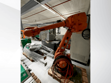 Prikaz stroja ABB IRB 4600 sprijeda